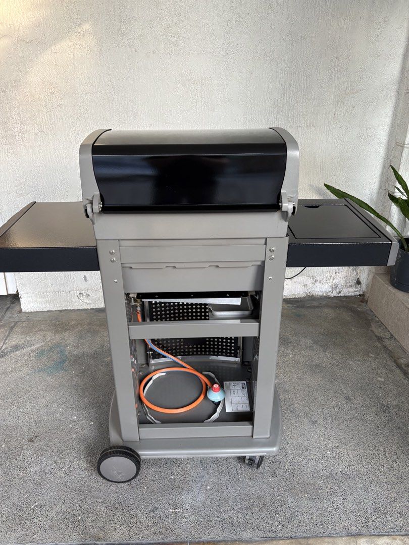Weber Spirit E-220 Gas Grill BBQ (Category: BBQ, Grills & Hotpots) located in Paranaque City. Submitted by famstrei1975 (Listing ID 1469659493, Image 2). Description: - Weber Spirit 2-Burner Gas Grill (Black & Grey) - Built-in lid thermometer for easy temperature tracking - Includes side tables and grease catch tray - Comes complete with gas hose, regulator, and original Weber protective cover - Clean condition inside and out, works great for bac