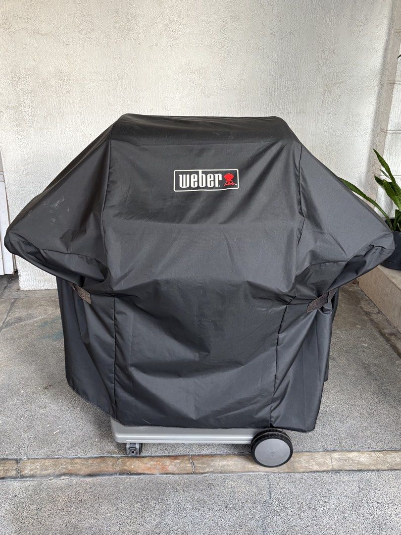 Weber Spirit E-220 Gas Grill BBQ (Category: BBQ, Grills & Hotpots) located in Paranaque City. Submitted by famstrei1975 (Listing ID 1469659493, Image 3). Description: - Weber Spirit 2-Burner Gas Grill (Black & Grey) - Built-in lid thermometer for easy temperature tracking - Includes side tables and grease catch tray - Comes complete with gas hose, regulator, and original Weber protective cover - Clean condition inside and out, works great for bac