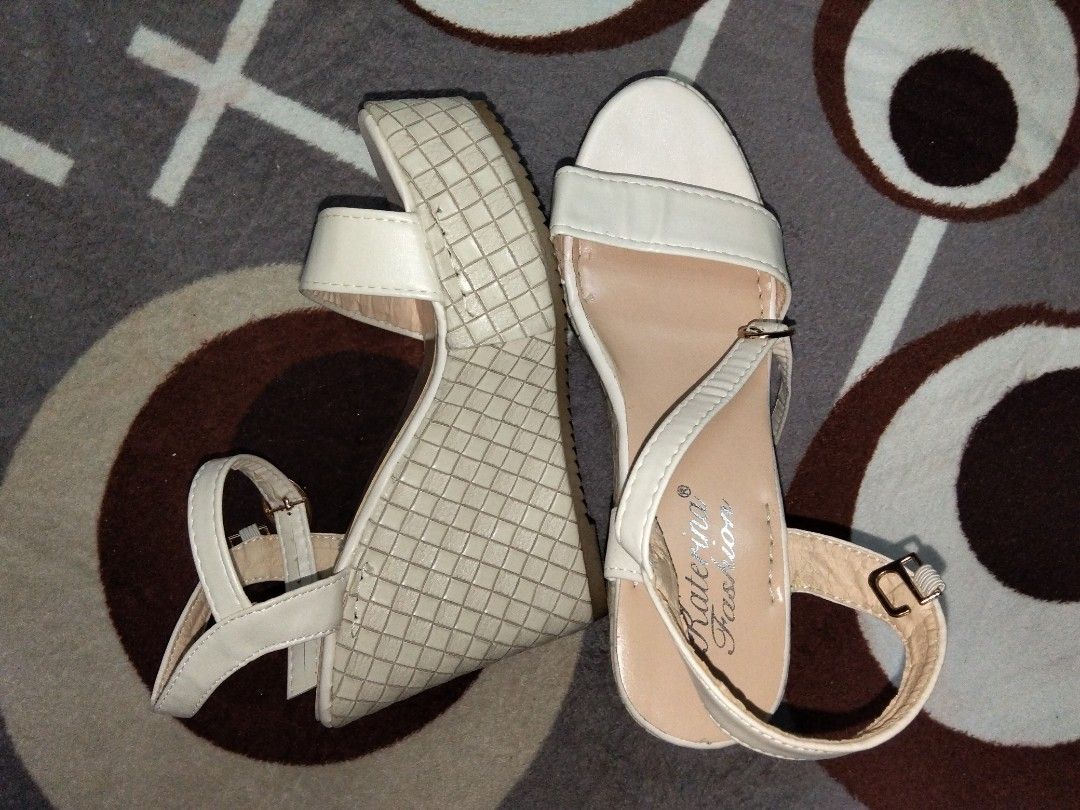 Wedge Heels (Category: Wedges) located in Cavite. Submitted by dspace.ph (Listing ID 1469610892, Image 2). Description: .