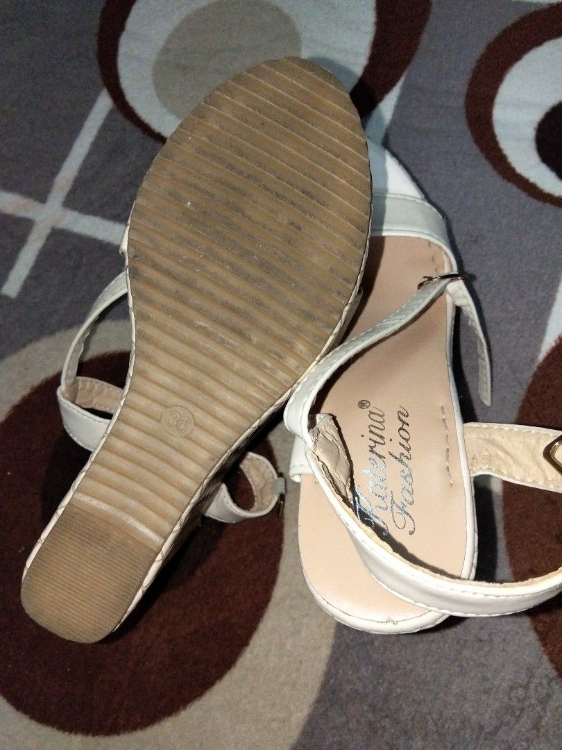 Wedge Heels (Category: Wedges) located in Cavite. Submitted by dspace.ph (Listing ID 1469610892, Image 3). Description: .