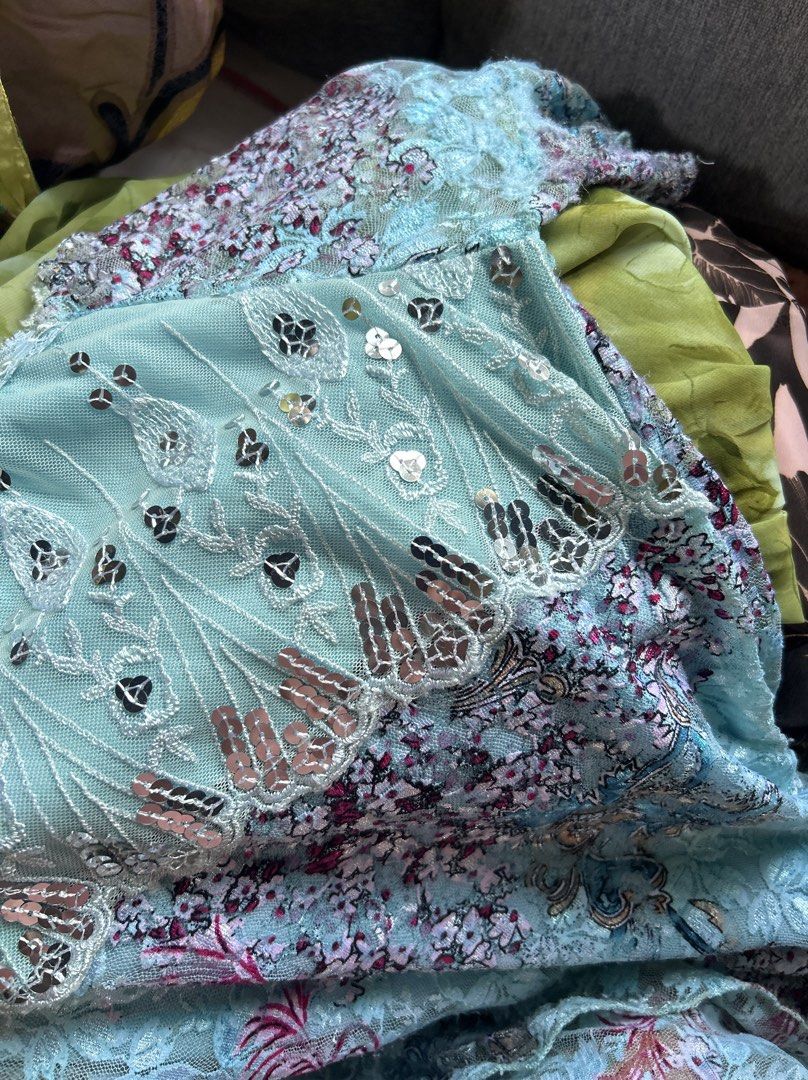 Whimsical blue floral sequin lace top (Category: Blouses) located in Manila. Submitted by la.vida.vtg (Listing ID 1469613607, Image 3). Description: .