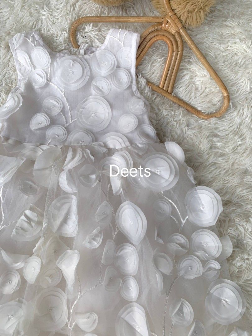 White dress (Category: Babies & Kids Fashion) located in General Santos City (Dadiangas). Submitted by happyhues_2021 (Listing ID 1469682492, Image 2). Description: .