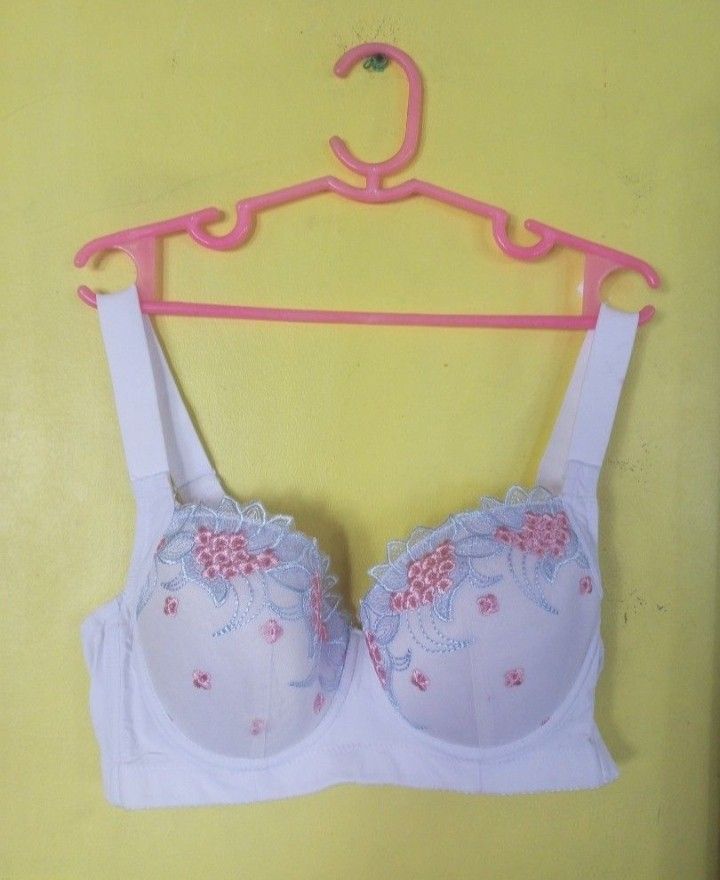 White Lace Bra Size: 36C-38 (Category: Undergarments & Loungewear) located in Navotas City. Submitted by vanilla_sandalwood (Listing ID 1469692638, Image 1). Description: -No Brand -Like New -Color: White -Size:36C-38 -Good condition Ukay Us Bale po ito wash na.