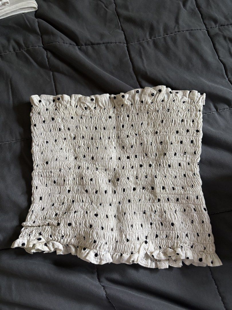 White polka dot tube top (Category: Others Tops) located in Bauang. Submitted by backburnerbyniki (Listing ID 1469607818, Image 1). Description: .