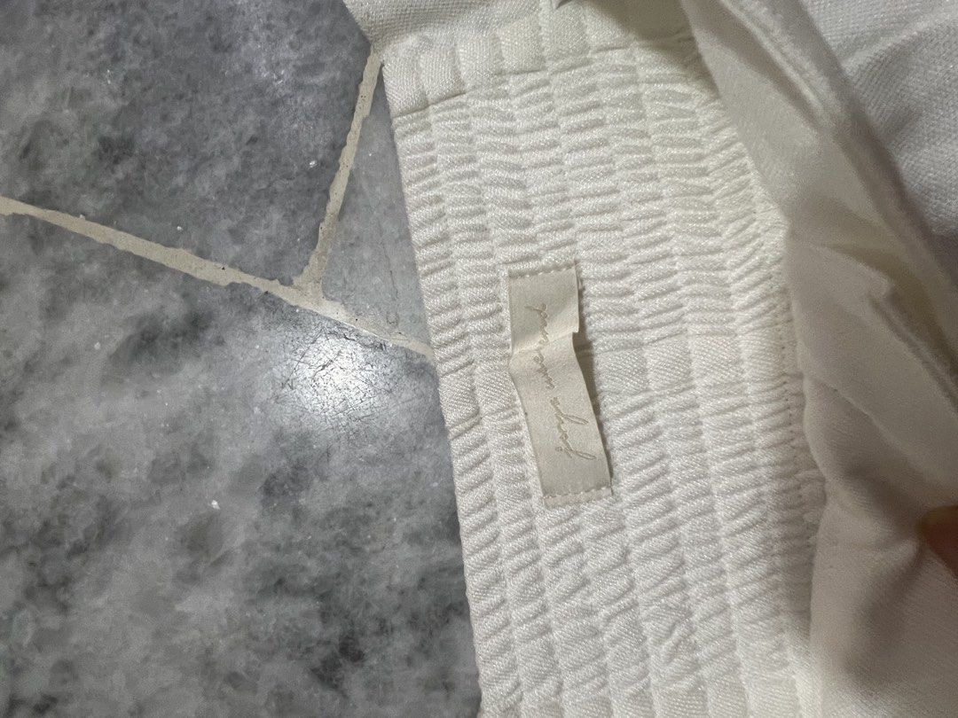 White Skort (Category: Shorts) located in Subang Jaya. Submitted by xythings (Listing ID 1469635921, Image 2). Description: - Brand: Zonya Weekend - Color: White - Style: Skort-style shorts - Closure: Front button - Waistband: Stretchy elastic smocked back for extra comfort - Versatile: Easy to pair with casual tops and blouses.