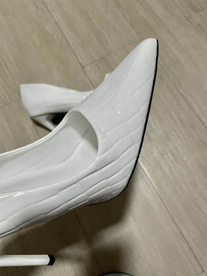 White Stiletto Shein (Category: Heels) located in Cabuyao City. Submitted by tomhonradaxx (Listing ID 1469727167, Image 3). Description: ‼️FOR SALE‼️ •White Stiletto •Size 39 •Shein •Never Worn •Brand New •With Plastic and Dust Bag •Nego Price.