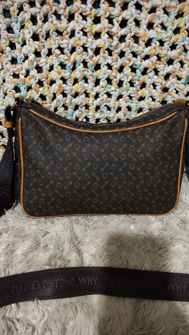 Why (Category: Cross-body Bags) located in Cebu City. Submitted by lumaynojes00490 (Listing ID 1469673415, Image 3). Description: good condition medium size .