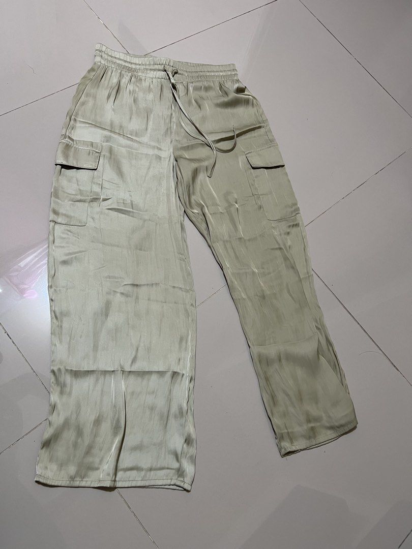 Wide Leg pants silk (Category: Jeans) located in Paranaque City. Submitted by farrahelie (Listing ID 1469714009, Image 2). Description: .