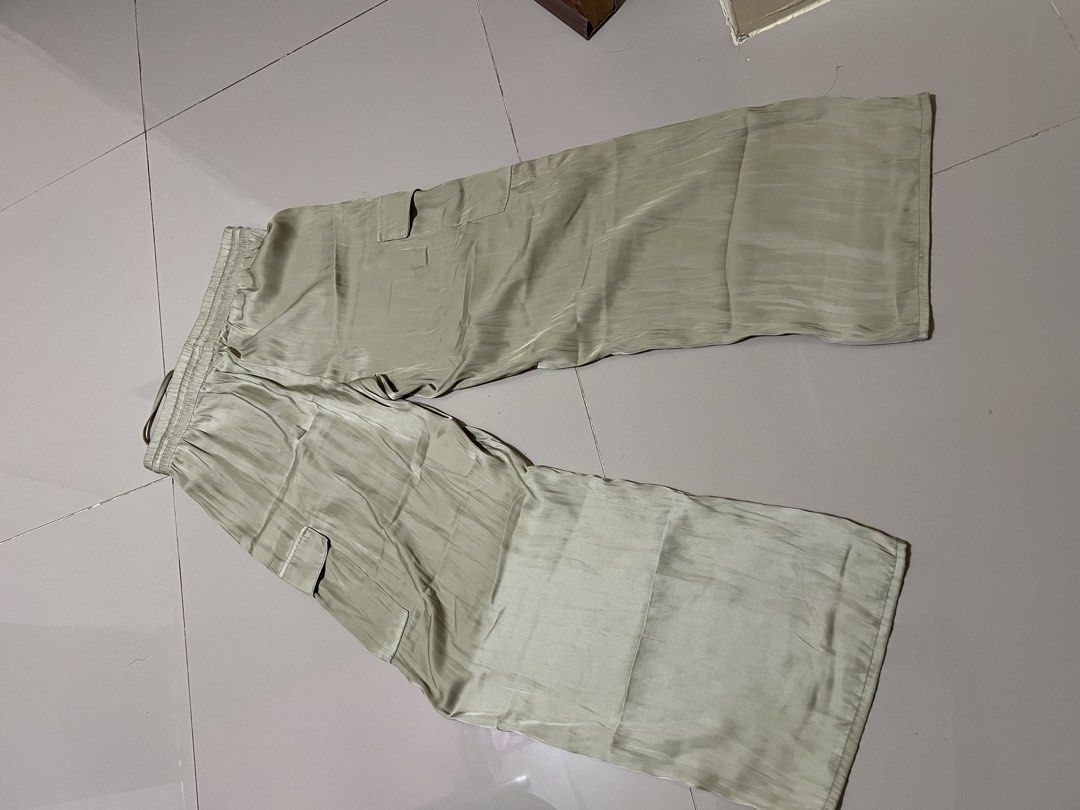 Wide Leg pants silk (Category: Jeans) located in Paranaque City. Submitted by farrahelie (Listing ID 1469714009, Image 3). Description: .