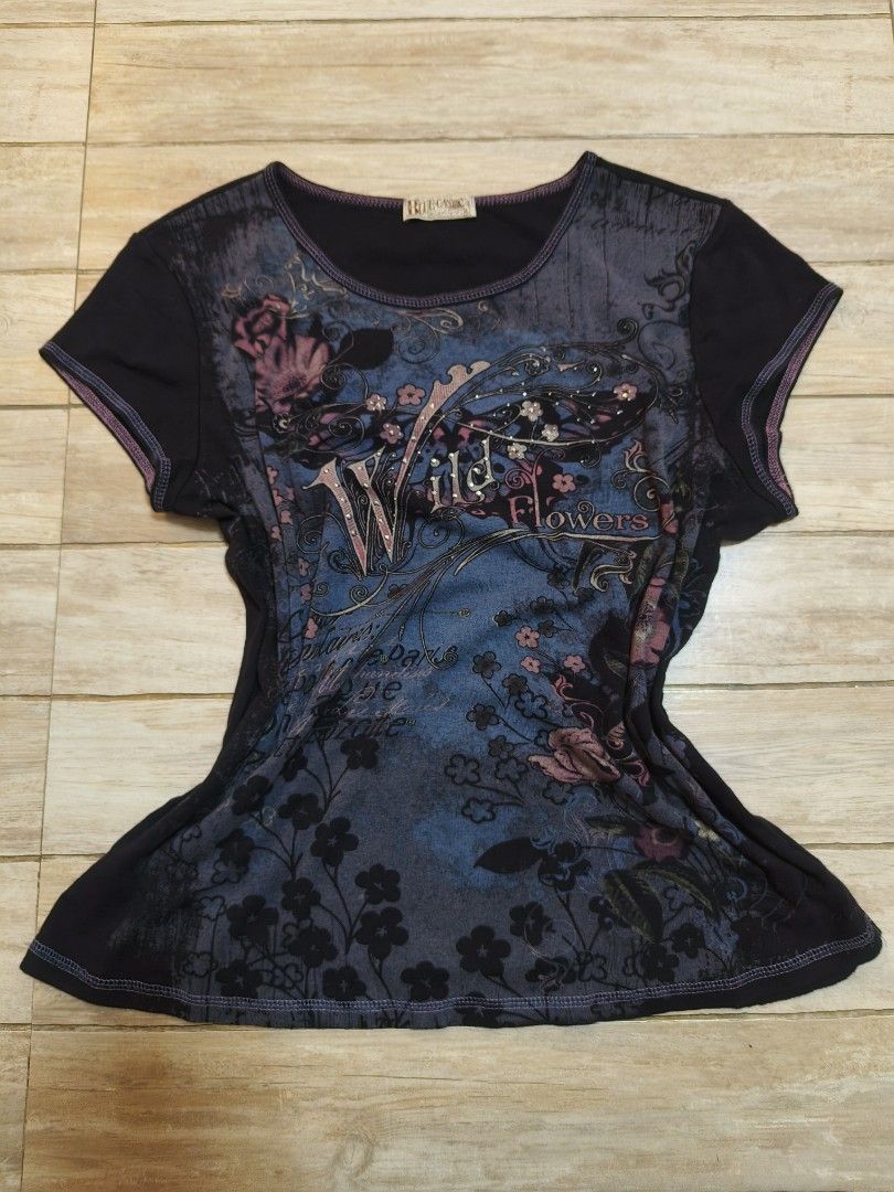 Wild flower y2k top (Category: Sleeveless) located in Siniloan. Submitted by talktotheroses (Listing ID 1469670465, Image 1). Description: no issue.