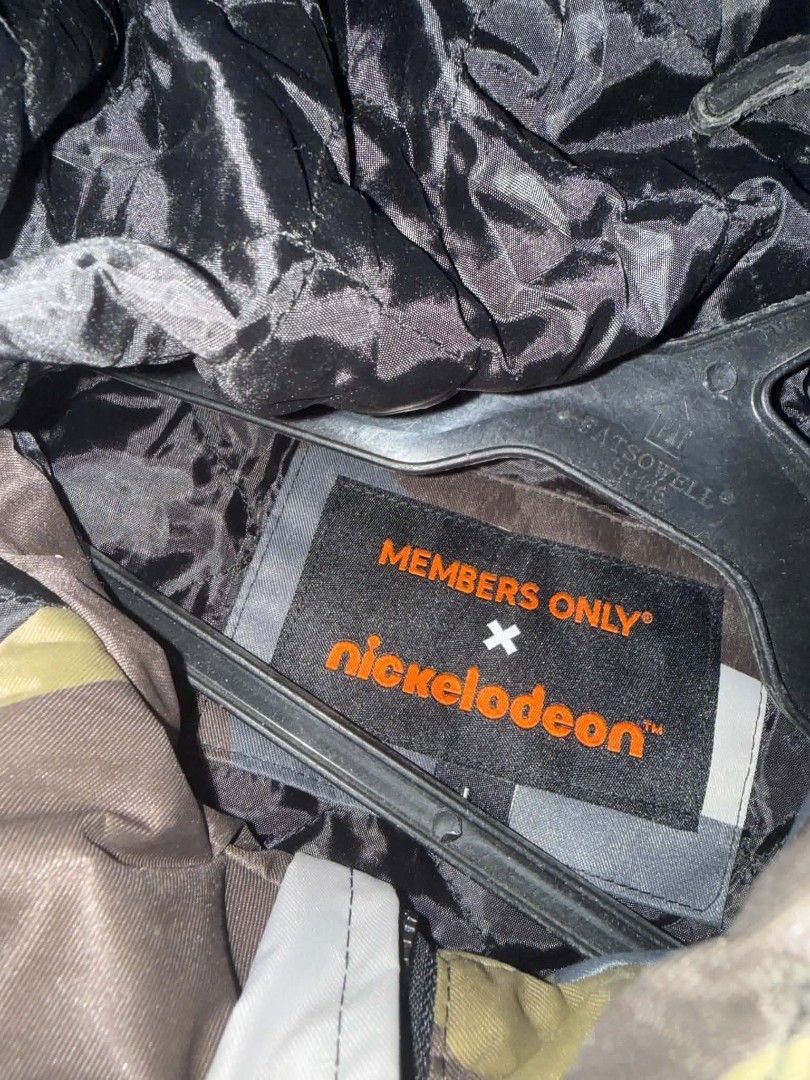 Windbreaker (Category: Coats, Jackets and Outerwear) located in Manila. Submitted by kriziealix123 (Listing ID 1469735628, Image 3). Description: Members Only x Nickelodeon Rugrats Camo Hooded Jacket.