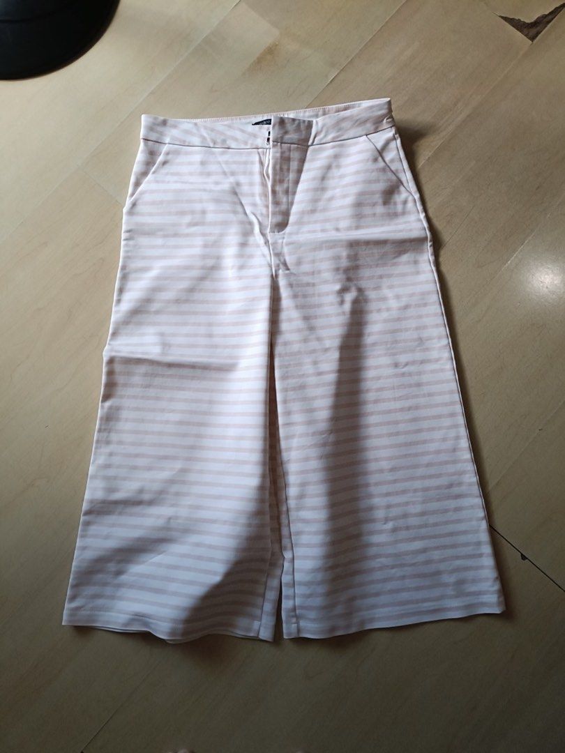 Women Cullotes (Category: Other Bottoms) located in Caloocan City. Submitted by vanityplum (Listing ID 1469708673, Image 1). Description: .