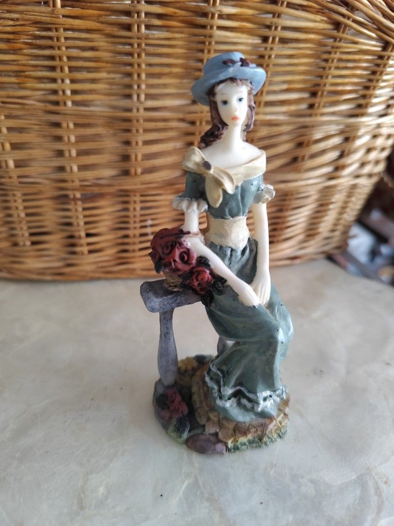 Women Waiting Figurine (Category: Figurines & Statues) located in Dipolog. Submitted by thriftteata (Listing ID 1469628747, Image 2). Description: no chips.