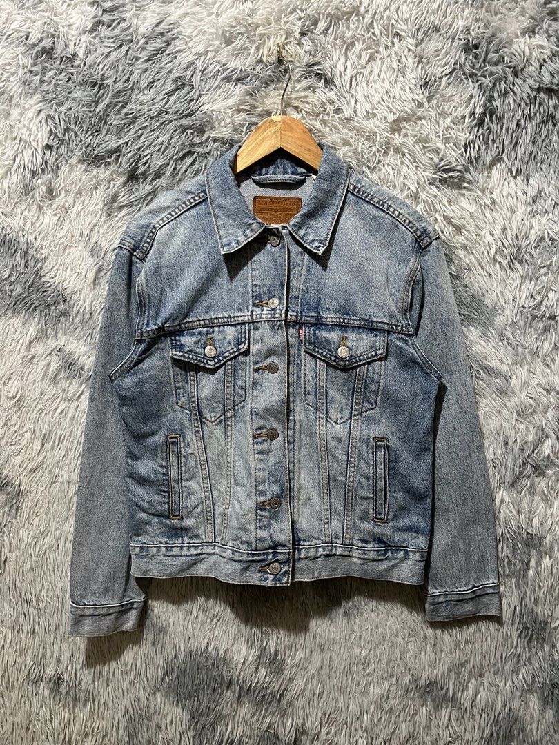 Women’s premium Levi’s denim jacket (Category: Coats, Jackets and Outerwear) located in Calamba. Submitted by nevrek02 (Listing ID 1469615953, Image 1). Description: Levi’s premium denim jacket Excellent condition Color rate 9.5/10 Size Small W20 x L23 Sleeve L18.5 No issues 1280 Plus shipping Location: Calamba, Laguna .