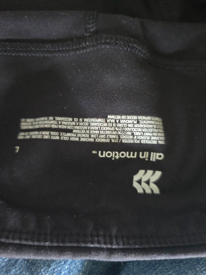 Workout shorts (Category: Shorts) located in Cavite. Submitted by rydes_clo (Listing ID 1469648316, Image 2). Description: branded ang ganda ng tela very sporty bagay sa lahat actually highwaist.