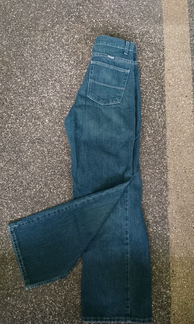 wrangler straight cut pants (Category: Jeans) located in Oas. Submitted by yortzzz (Listing ID 1469694735, Image 3). Description: like new pa po 32 waist.