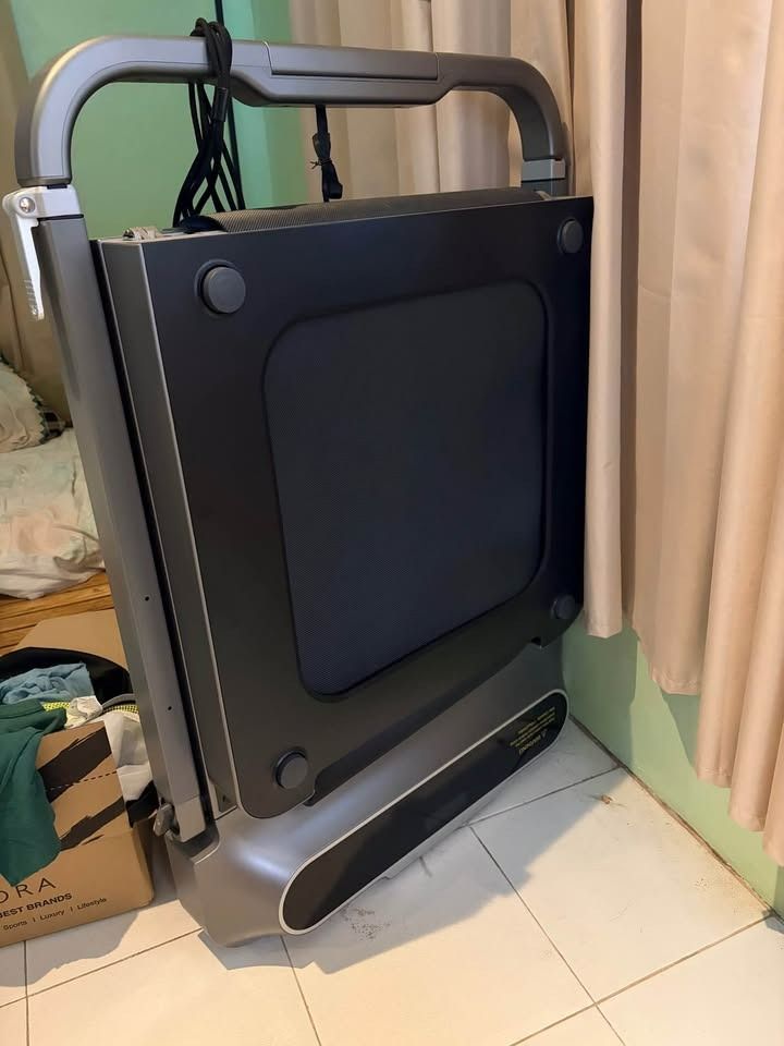 Xiaomi Kingsmith R2 Foldable Treadmill (Walkingpad) (Category: Cardio & Fitness Machines) located in Manila. Submitted by julieannedeclutters (Listing ID 1469738546, Image 3). Description: Selling my Xiaomi R2 WalkingPad for only ₱15k! 🏃🏻‍♂️✨ Bought it for ₱29k last March, so super steal na siya at this price. Selling it lang because I’ll be leaving my condo soon, and we already have a treadmill at home, so sayang naman if it just sits here unu