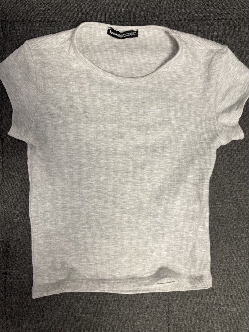 XS Bershka Basic Top (Category: Shirts) located in Quezon City. Submitted by clutterthings_ (Listing ID 1469687375, Image 1). Description: Stretchable Size XS Bakat lang bilbil ko, I’m size Medium.