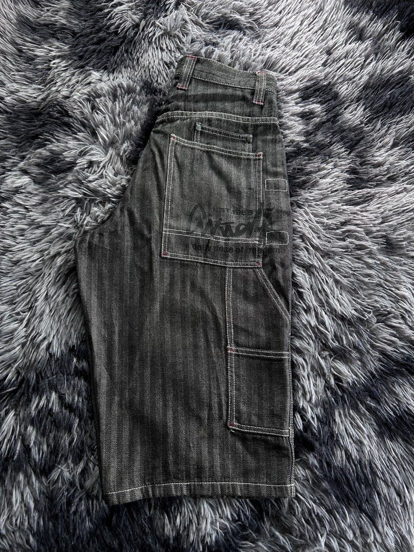 Y2k Airwalk Carpenter Jorts (Category: Shorts) located in Banaybanay. Submitted by prettysixtythrift_17 (Listing ID 1469588866, Image 3). Description: Y2k Airwalk Carpenter Jorts ▪️Waistline: 29 to 31 ▪️Length: 26.5 ▪️Hem: 10.5 ▪️Hips: 18 ▪️Leg Thigh: 13.5 ▪️Rise: 12 ▪️Inseam: 16.