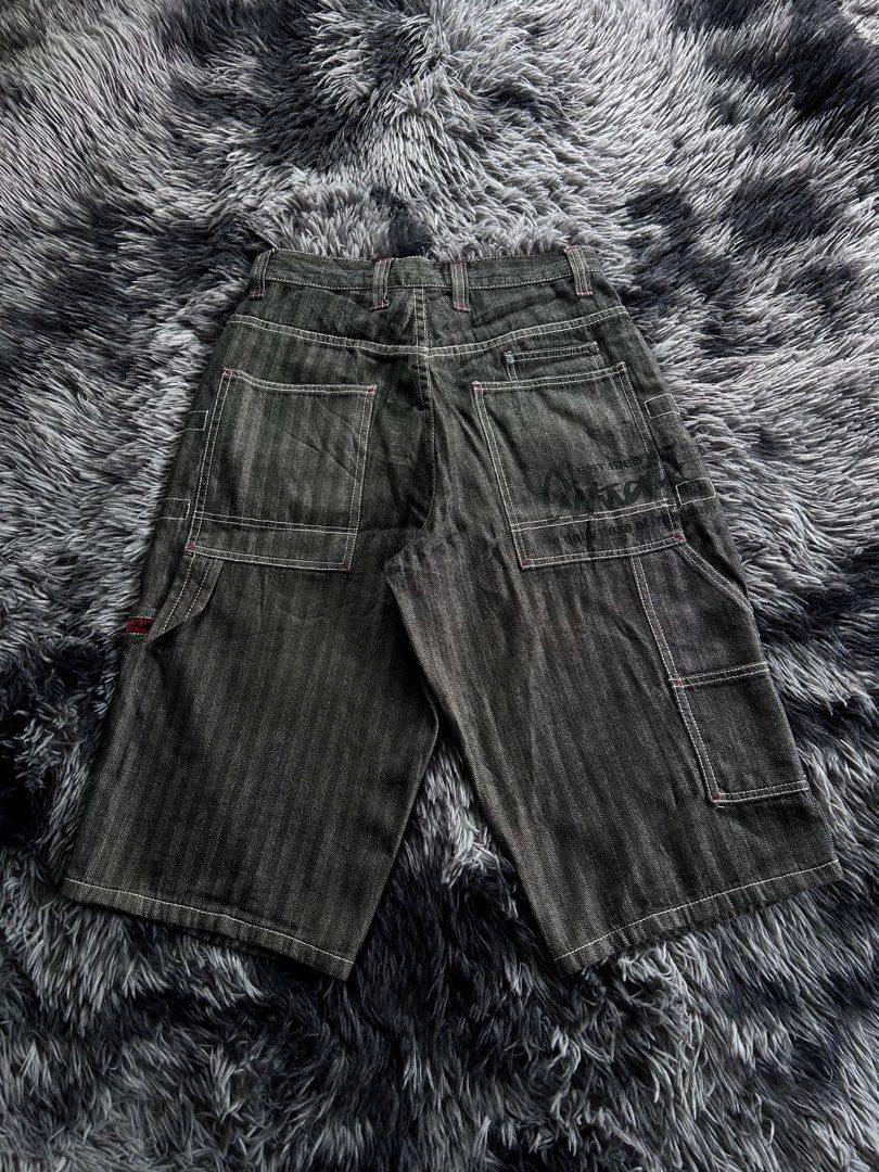 Y2k Airwalk Carpenter Jorts (Category: Shorts) located in Banaybanay. Submitted by prettysixtythrift_17 (Listing ID 1469588866, Image 2). Description: Y2k Airwalk Carpenter Jorts ▪️Waistline: 29 to 31 ▪️Length: 26.5 ▪️Hem: 10.5 ▪️Hips: 18 ▪️Leg Thigh: 13.5 ▪️Rise: 12 ▪️Inseam: 16.
