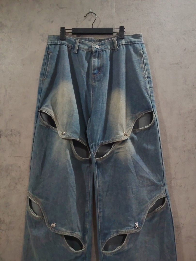 Y2k baggy pants (Category: Jeans) located in Dasmarinas. Submitted by brixx_wear (Listing ID 1469613716, Image 2). Description: DETAILS : HARD DENIM SUPER BAGGY UNISEX. [NO ISSUE] GCASH PAYMENT DETAILS INDICATED ON THE PHOTO NO COD, PAY AS YOU ORDER BASIS OPEN FOR ALTER ADD 50PHP [ PREFERRED SIZE ] COURIER J&T AND LALAMOVE +SHIPPING / DELIVERY FEE !REMINDERS! Color may slightly different due to lighting & phone adjustments. — LOCATION DASMA CAVIT