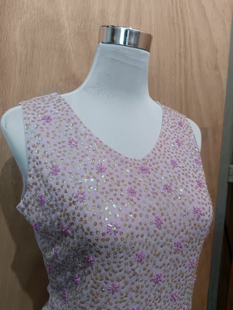 Y2k beaded top (Category: Sleeveless) located in Davao. Submitted by mln-boutique (Listing ID 1469573175, Image 3). Description: size - m good condition.
