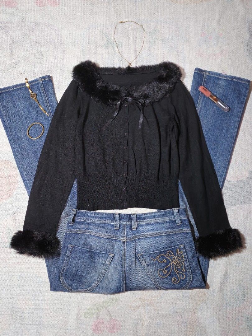 Y2k Black Fur Cardigan (Category: Coats, Jackets and Outerwear) located in Manila. Submitted by vintage_revo.ph (Listing ID 1469577925, Image 2). Description: 👕Top Mine: ₱ 399 ‎ ‎🛍 + Shipping fee ‎✨️ PLEASE READ guidelines before buying ‎📷 Once acknowledged “yours” please dm me your order form + screenshot of the item.