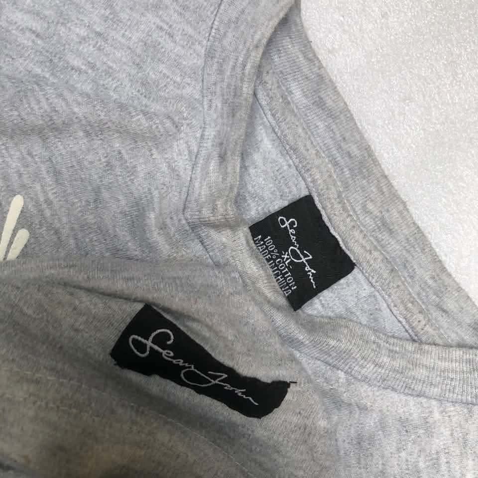 Y2K ECKO X SEAN JOHN (Category: Tshirts & Polo Shirts ) located in Quezon City. Submitted by taondalawanglibo-thrift (Listing ID 1469712771, Image 3). Description: Y2K ECKO X SEAN JOHN ISSUE:BALLPEN STAIN|YELLOW STAIN| DIMES:23W X 30L.