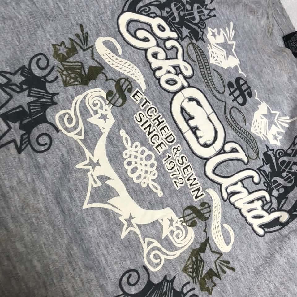 Y2K ECKO X SEAN JOHN (Category: Tshirts & Polo Shirts ) located in Quezon City. Submitted by taondalawanglibo-thrift (Listing ID 1469712771, Image 2). Description: Y2K ECKO X SEAN JOHN ISSUE:BALLPEN STAIN|YELLOW STAIN| DIMES:23W X 30L.
