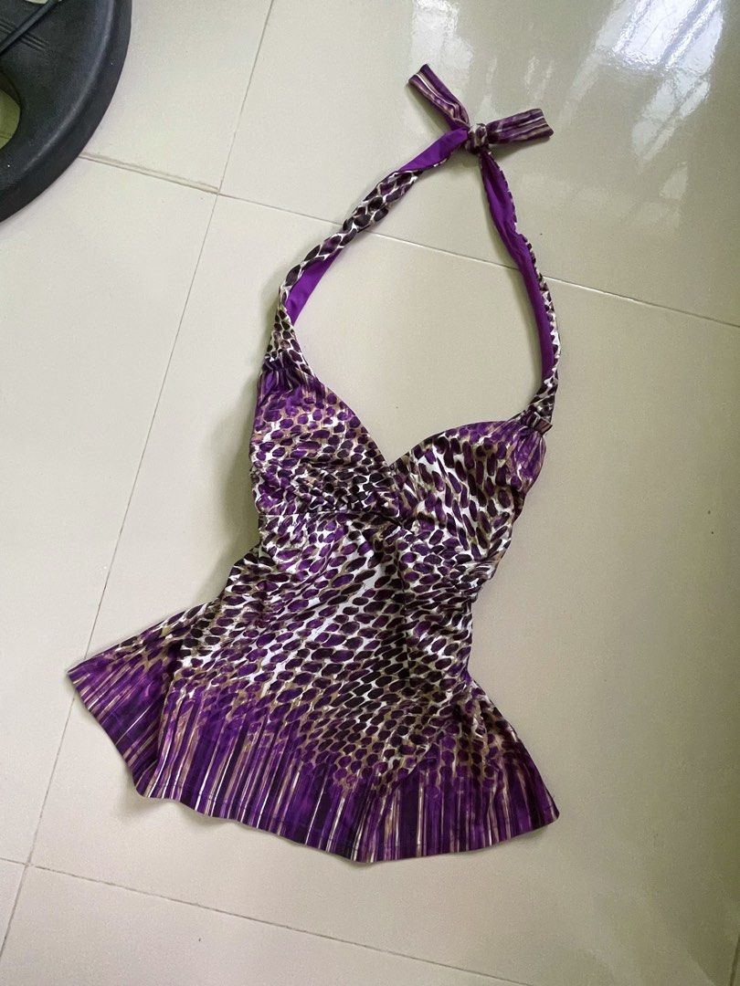 y2k halter vintage top (Category: Sleeveless) located in Manila. Submitted by _vtg.angel_ (Listing ID 1469646236, Image 1). Description: .