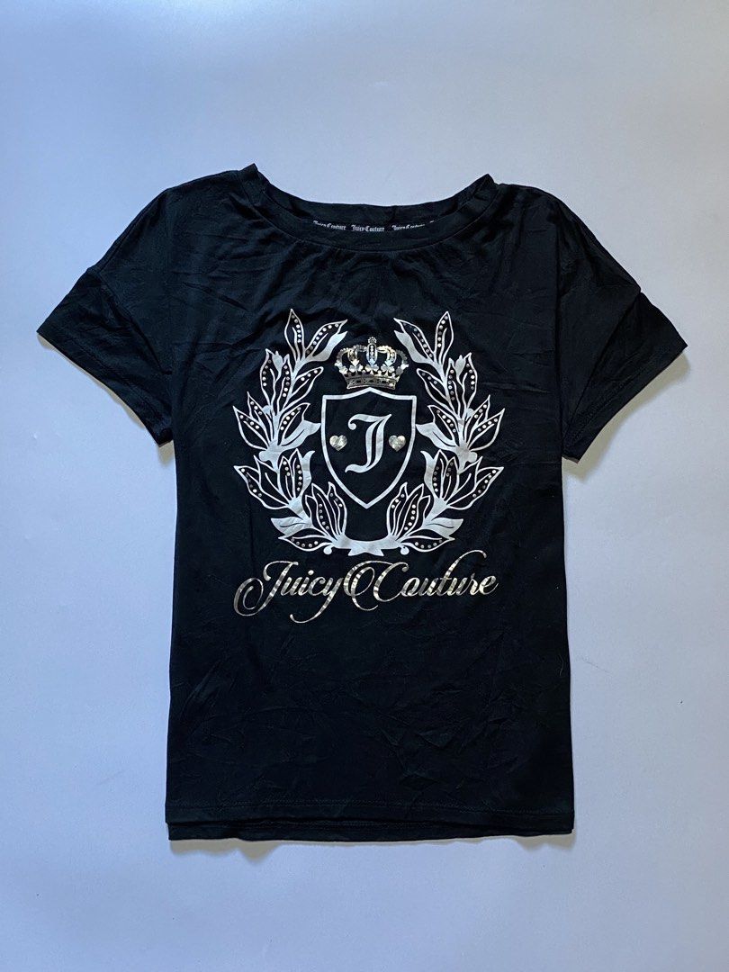 Y2k Juicy Couture Metallic Crest Tee (Category: Shirts) located in Manila. Submitted by lexia_swrdrbfinds (Listing ID 1469712265, Image 1). Description: ⋆ 𐙚 ̊ Y2k Juicy Couture Metallic Crest Tee 🌸 𝓈𝒾𝓏ℯ ℴ𝓃 𝓉𝒶𝑔: medium 🩷 𝓁ℯ𝓃𝑔𝓉𝒽: 21.5 🌷 𝓌𝒾𝒹𝓉𝒽: 18 🎀 𝒸ℴ𝓃𝒹𝒾𝓉𝒾ℴ𝓃: 10/10 🫧 𝒻𝓁𝒶𝓌𝓈: none 𝓅𝓇𝒾𝒸ℯ: 399 ✦ 𝓅𝓁𝓊𝓈 𝓈𝒽𝒾𝓅𝓅𝒾𝓃𝑔 𝒻ℯℯ.