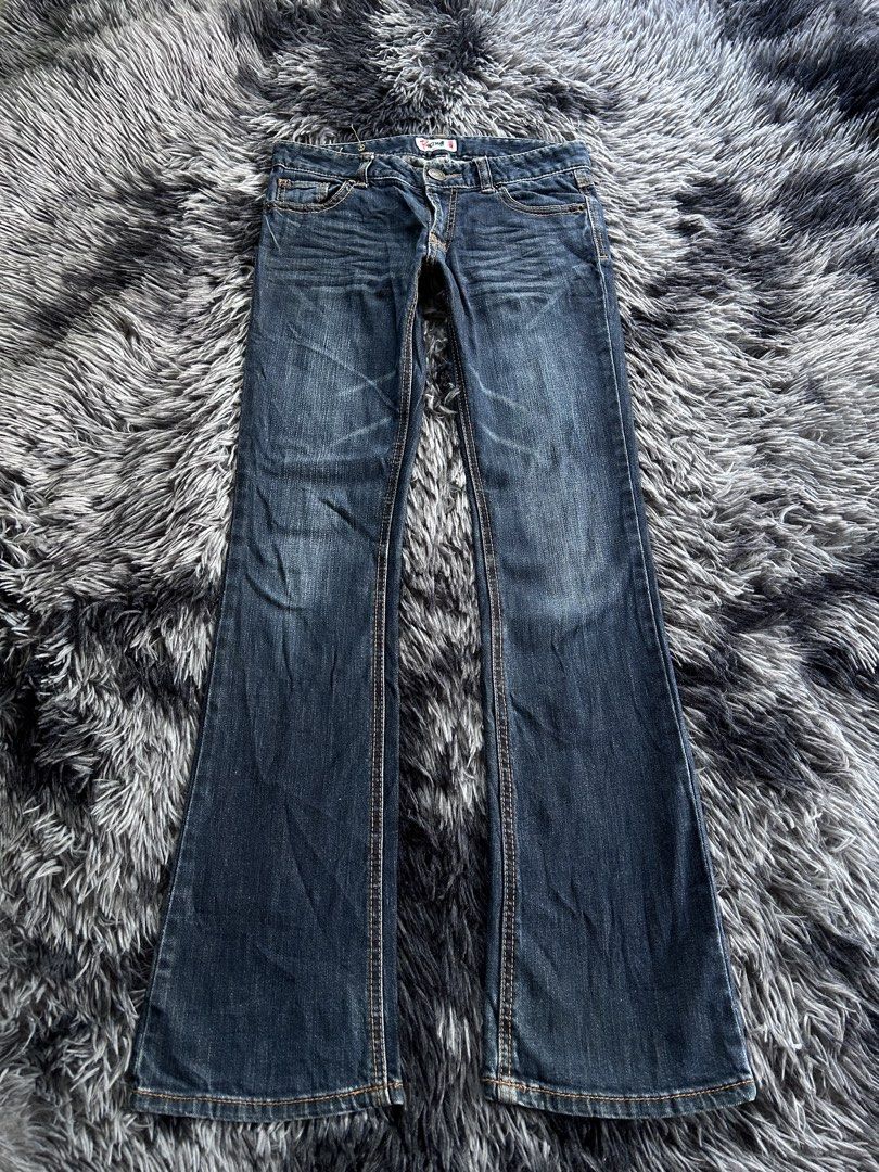 Y2k Reing Low rise Bootcut Jeans (Category: Jeans) located in Banaybanay. Submitted by prettysixtythrift_17 (Listing ID 1469589829, Image 1). Description: Y2k Reing Low rise Bootcut Jeans ▪️Waistline: 27 to 30 ▪️Length: 37.5 ▪️Hem: 8 ▪️Hips: 15 ▪️Leg Thigh: 9 ▪️Rise: 7 ▪️Inseam: 30.