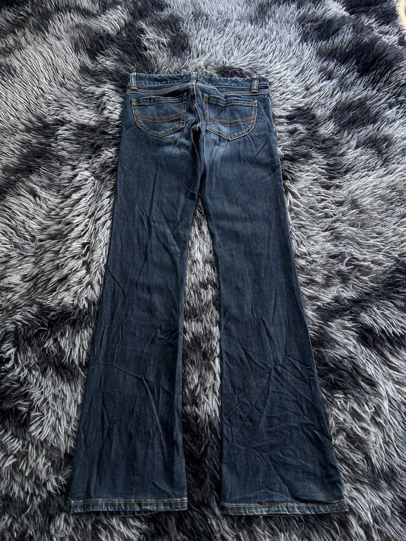 Y2k Reing Low rise Bootcut Jeans (Category: Jeans) located in Banaybanay. Submitted by prettysixtythrift_17 (Listing ID 1469589829, Image 2). Description: Y2k Reing Low rise Bootcut Jeans ▪️Waistline: 27 to 30 ▪️Length: 37.5 ▪️Hem: 8 ▪️Hips: 15 ▪️Leg Thigh: 9 ▪️Rise: 7 ▪️Inseam: 30.