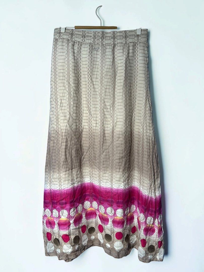 Y2K Roxy Long Skirt (Sample Skirt) Size 10 (Category: Skirts) located in Caloocan City. Submitted by marcapina2211 (Listing ID 1469735766, Image 2). Description: Y2K Roxy Long Skirt (Sample Skirt) Size 10 Dimes: 30x38 No issue excellent condition 📍North Caloocan.
