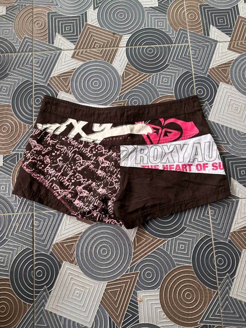 Y2k Roxy Women's Board short bundle (Category: Shorts) located in Tayug. Submitted by pabilidamitngpatay (Listing ID 1469675633, Image 3). Description: xs-small size no flaws .