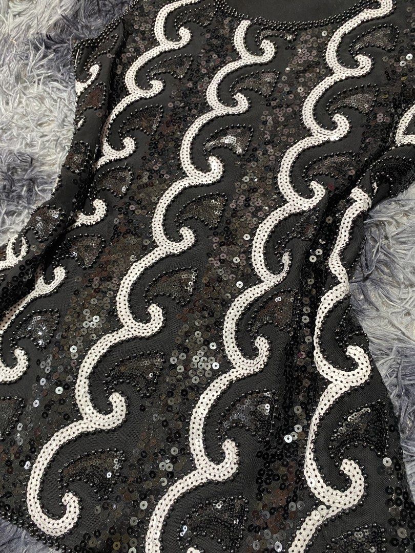 Y2k Sequin Tank Top (Category: Longsleeves) located in Manila. Submitted by jozelann (Listing ID 1469757674, Image 2). Description: Sequin Tank Top in black featuring a silver-white swirl and scroll sequin pattern..