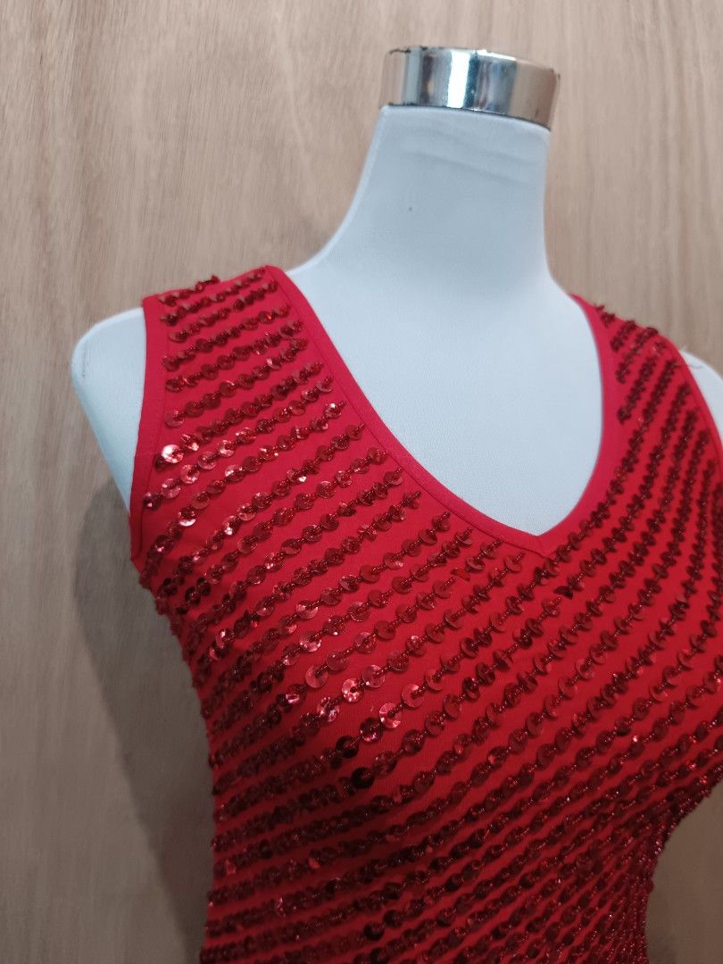Y2k sequins top (Category: Sleeveless) located in Davao. Submitted by mln-boutique (Listing ID 1469573113, Image 3). Description: size - m good condition.
