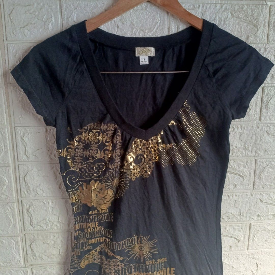 Y2K SOUTH POLE WOMEN TOP (Category: Shirts) located in Cotabato. Submitted by pure.moenlimba12 (Listing ID 1469644688, Image 3). Description: NO ISSUE COMPLETE TAGS NEED WASH ONLY SIZE SMALL ON TAG.