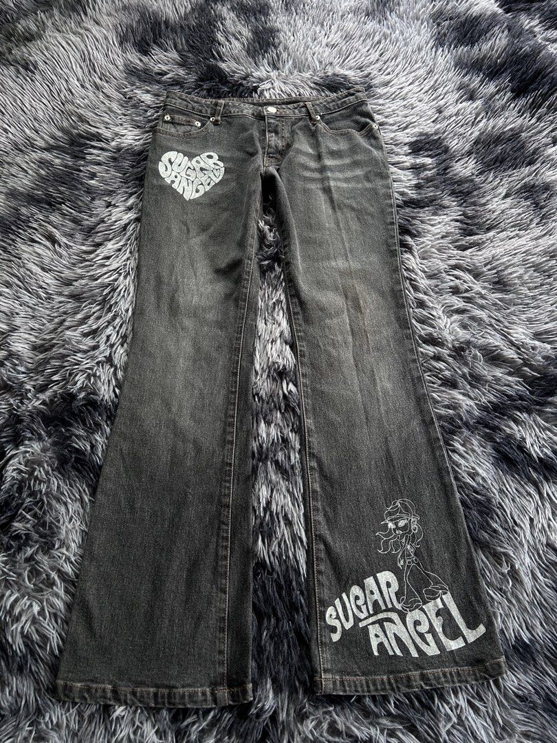 Y2k Sugar Angel Low rise Flared Jeans (Category: Jeans) located in Banaybanay. Submitted by prettysixtythrift_17 (Listing ID 1469589036, Image 1). Description: Y2k Sugar Angel Low rise Flared Jeans ▪️Waistline: 28 to 31 ▪️Length: 37 ▪️Hem: 9 ▪️Hips: 16 ▪️Leg Thigh: 10 ▪️Rise: 8 ▪️Inseam: 30 .