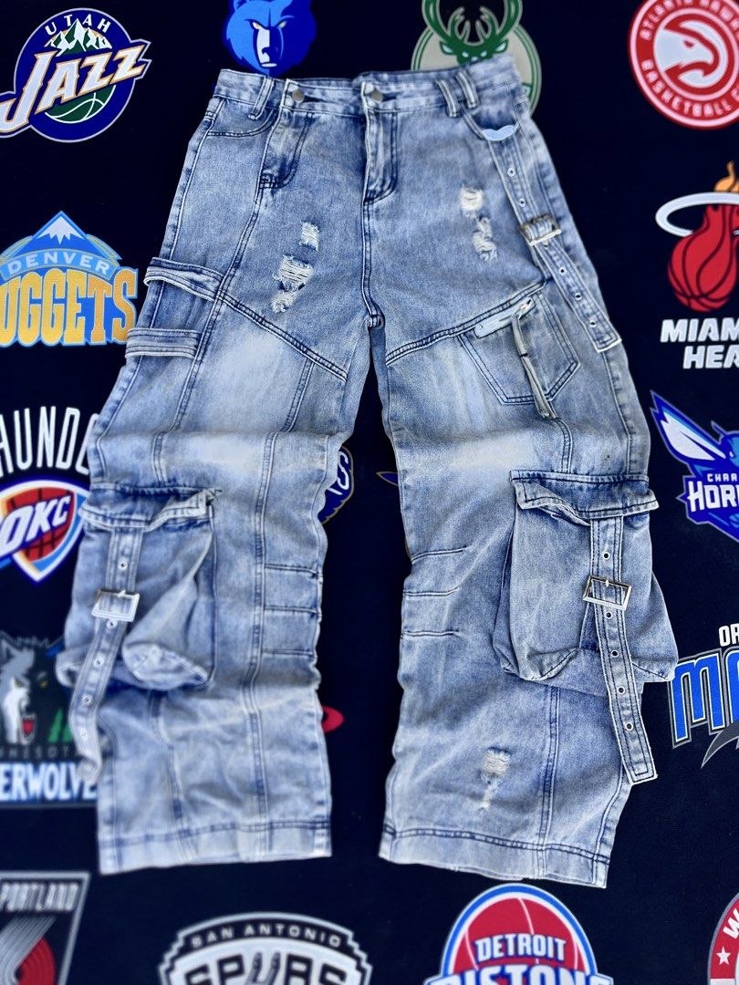 Y2k Utility Multi Pocker Cargo Pants (Category: Jeans) located in Santa Barbara. Submitted by keldude (Listing ID 1469636113, Image 2). Description: Dimes Waist 32 Lenght 42 Thigh 12.8 Hem 11 Washed Blue Crispy Heavy Thick.
