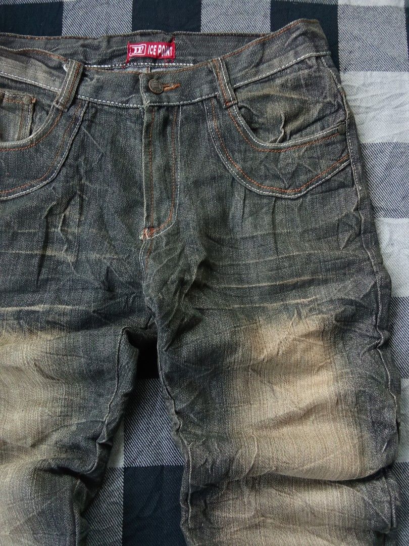 Y2k Washed Graphic Embroidery Pants (Category: Jeans) located in Polomolok. Submitted by timog_high_ice_v2 (Listing ID 1469721631, Image 2). Description: - 32.5 Width - 42.5 Length - Ripped - Embroidery Solid 🤙.