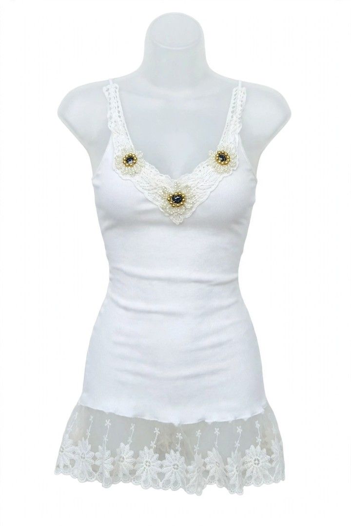 Y2k White Camisole Sleeveles Top (Category: Sleeveless) located in Bayombong. Submitted by lovethrifting.slay (Listing ID 1469645789, Image 3). Description: Title: White Camisole Sleeveles Top Description: White camisole top featuring floral lace detailing and rhinestone or bead accents along the V-neckline. Size: S-M Condition: Likenew Flaws: none Price: Php180 Payment Method: Gcash Delivery Option: J&T (74sf shoulder by buyer).