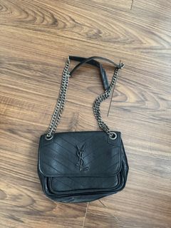 (Category: ) located in . Submitted by thrifty.mom (Listing ID 1469646826, Image 1). Description: .