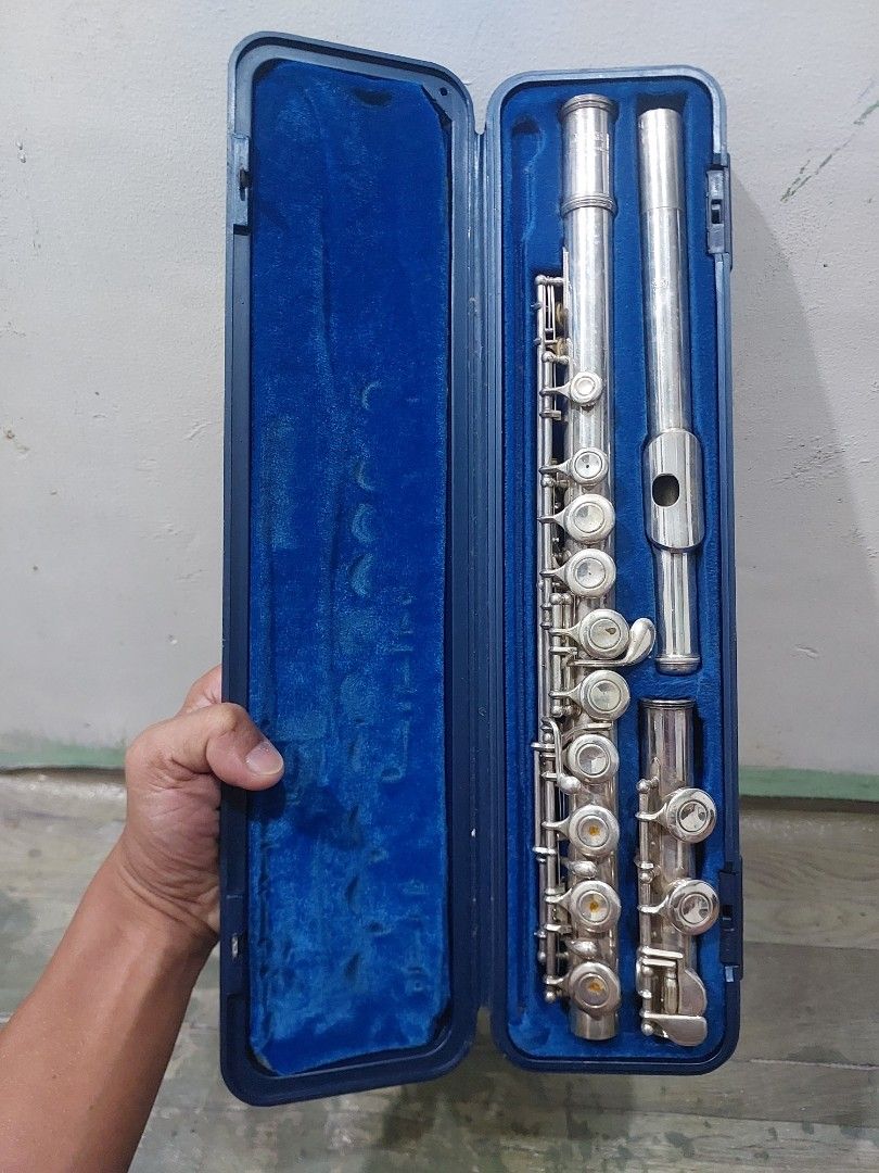 Yamaha 211S Flute with Original Blue Case (Category: Musical Instruments) located in Quezon City. Submitted by jpnvintageonline (Listing ID 1469689617, Image 1). Description: - Yamaha 211S standard student flute, made in Japan - Premium silver-plated finish with engraved barrel joint - Standard 3-piece construction (headjoint, body, and footjoint) - Includes original blue hard plastic storage case with moulded interior - Minor tarnishing near joi