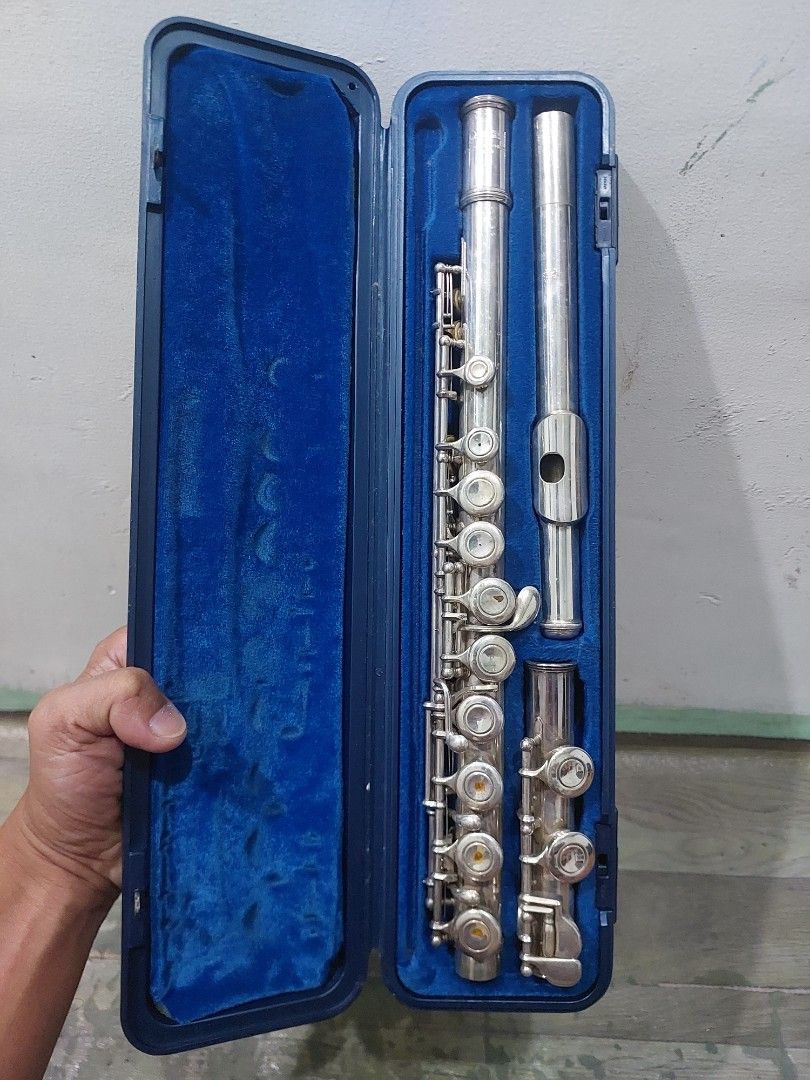 Yamaha 211S Flute with Original Blue Case (Category: Musical Instruments) located in Quezon City. Submitted by jpnvintageonline (Listing ID 1469689617, Image 3). Description: - Yamaha 211S standard student flute, made in Japan - Premium silver-plated finish with engraved barrel joint - Standard 3-piece construction (headjoint, body, and footjoint) - Includes original blue hard plastic storage case with moulded interior - Minor tarnishing near joi