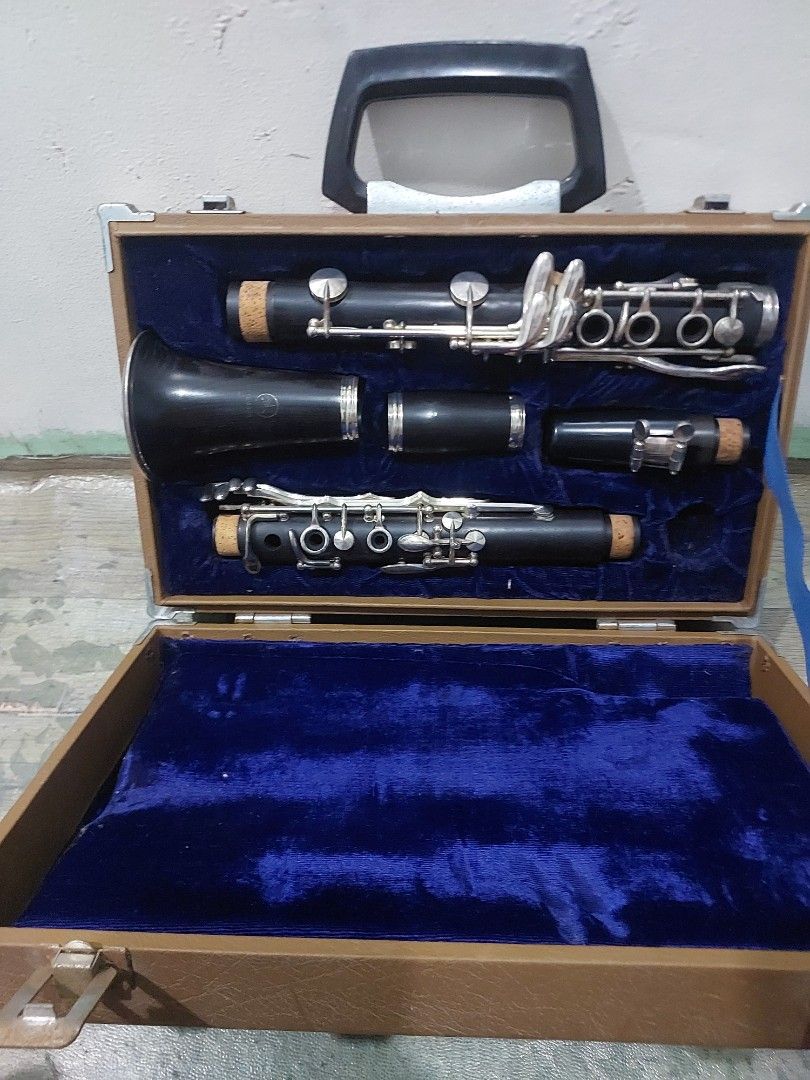 Yamaha Japan Clarinet in Hard Case (Category: Musical Instruments) located in Quezon City. Submitted by jpnvintageonline (Listing ID 1469689502, Image 3). Description: Yamaha Japan clarinet disassembled inside original brown hard case. Blue velvet interior lining. Includes mouthpiece, barrel, upper joint, lower joint, and bell with silver-plated keys. Wooden or resin body construction. Case exterior has Yamaha logo badge on top. Latches and handl