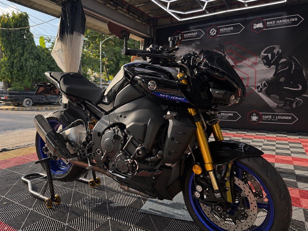 Yamaha MT10-SP 2022 Model Fully Loaded (Category: Motorbikes for Sale) located in Manila. Submitted by jonwu0527 (Listing ID 1469661036, Image 2). Description: Acquired 2023 Yamaha MT10-SP. Fully loaded with original accessories including Akrapovic muffler and mid pipe, Evotech sliders, spools, tail tidy, and swing arm sliders. Rizoma bar ends, brand new Michelin Road-6 tires, radiator cover guard, R&G side stand enlarger, and metal plate holder.