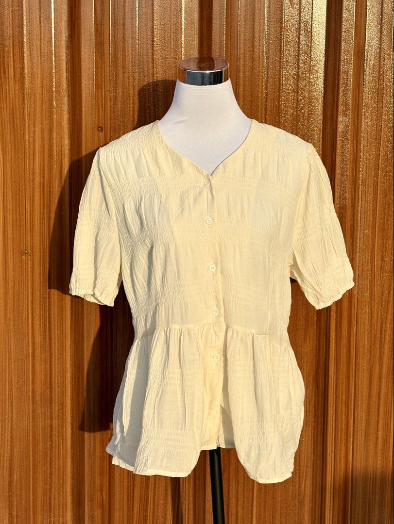 Yellow Top for Sale (Category: Others Tops) located in Manila. Submitted by thecloset.amore (Listing ID 1469624771, Image 1). Description: .