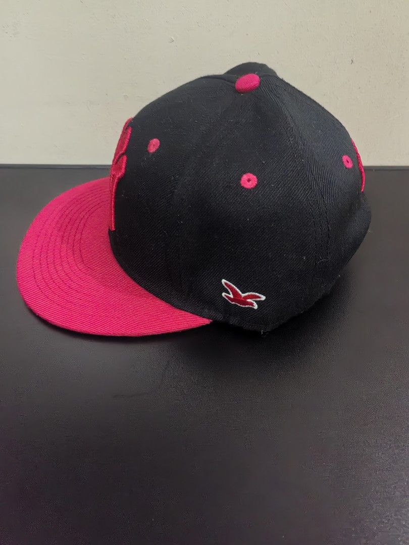 YMCMB SNAPBACK (Category: Caps & Hats) located in Legazpi City. Submitted by livedolphin_68dee2 (Listing ID 1469698326, Image 2). Description: YMCMB SNAPBACK VGOOD CONDITION.
