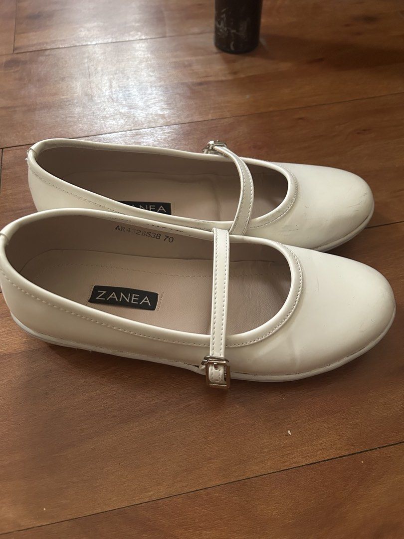Zanea White Mary Jane Flats Size 6 (Category: Flats & Sandals) located in Quezon City. Submitted by poaimommy (Listing ID 1469628600, Image 2). Description: - Brand: Zanea - Style: White Mary Jane flats with rounded toe and comfortable inner padding - best fits US women’s size 6 - Features: Adjustable strap with silver buckle - used once.